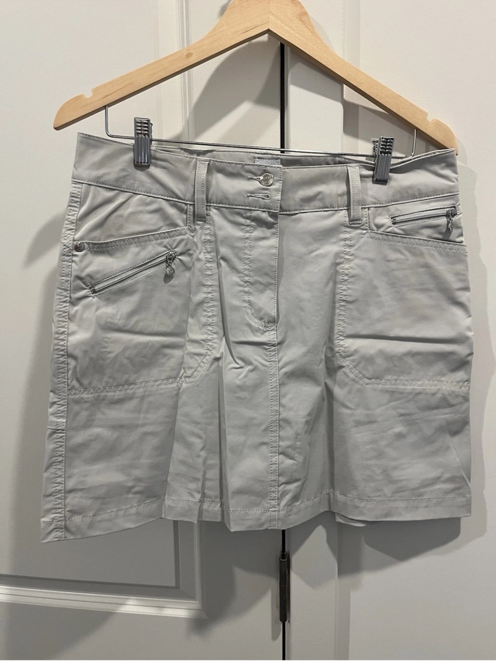 Daily Sports Light Grey Performance Skort with Zip Pockets
